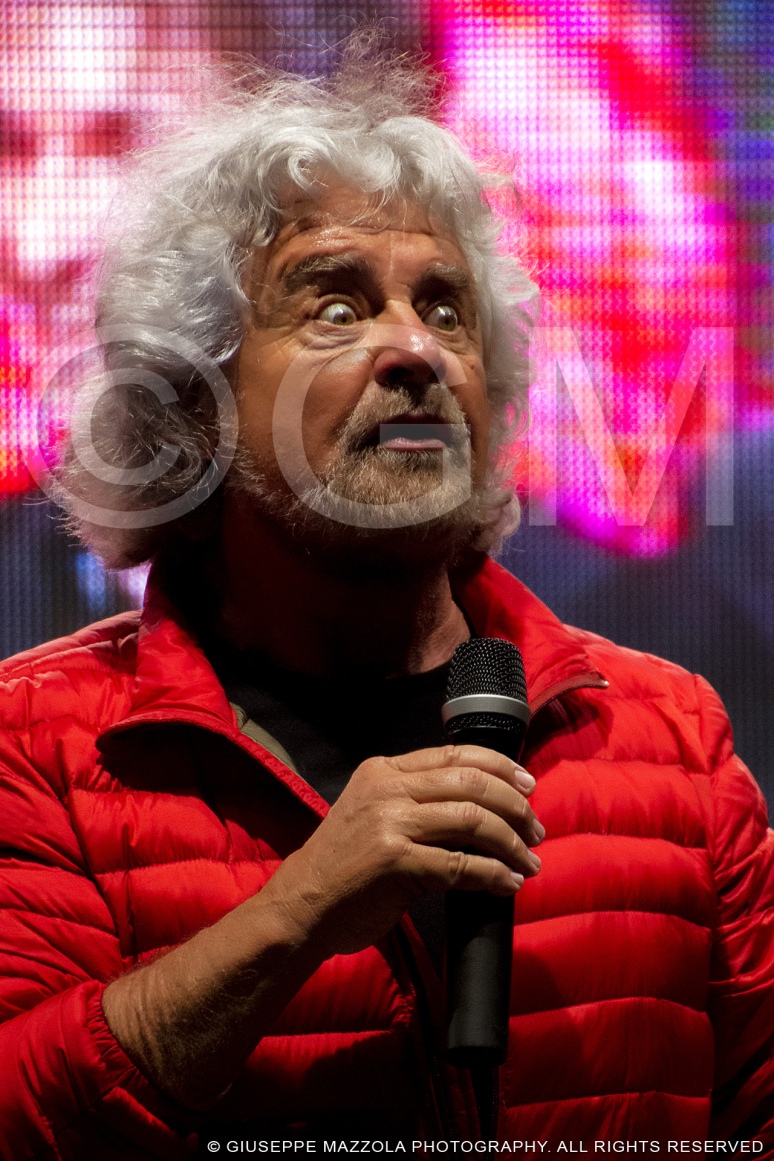 Beppe Grillo A Palermo #VinciamoNoi Tour (6 Maggio 2014)